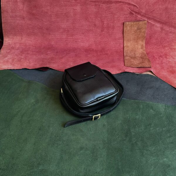 L-82 Leather Crossbag - Image 24