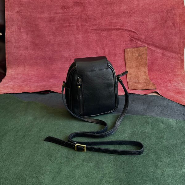 L-82 Leather Crossbag - Image 19
