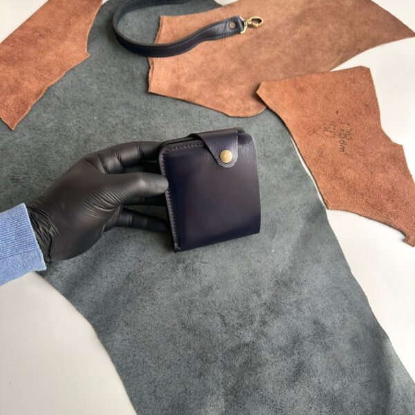 L-18 Heavy-Duty Bifold Wallet - Image 24