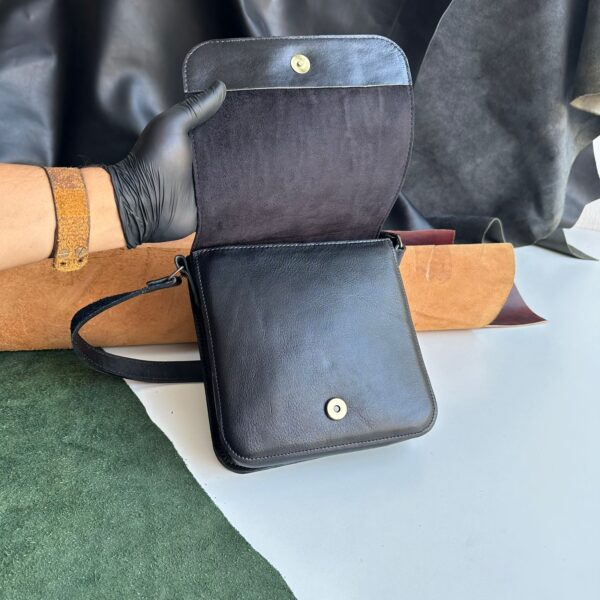 L-91 Leather Crossbag - Image 12
