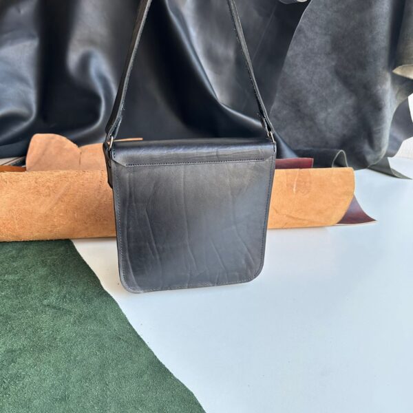 L-91 Leather Crossbag - Image 16