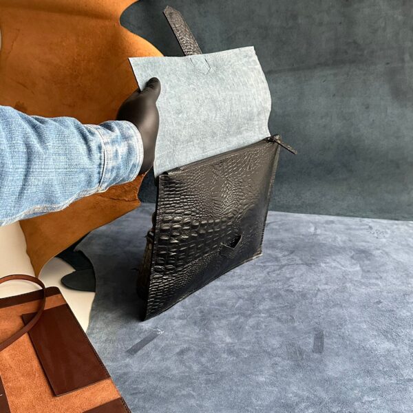 L-92 Leather Clutch Bag - Image 7