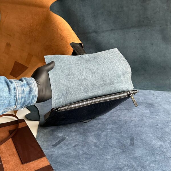 L-92 Leather Clutch Bag - Image 8