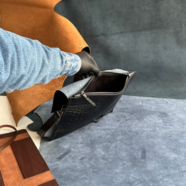 L-92 Leather Clutch Bag - Image 9