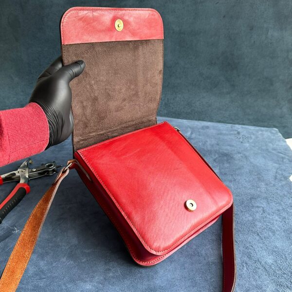 L-91 Leather Crossbag - Image 9