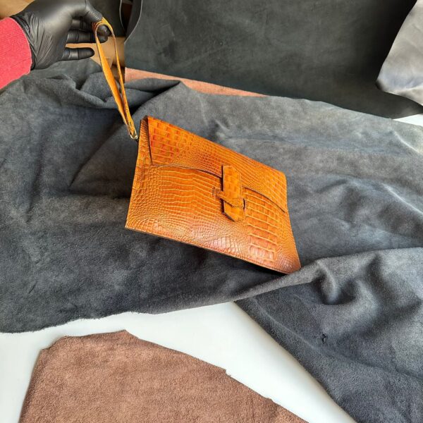 L-92 Leather Clutch Bag - Image 11