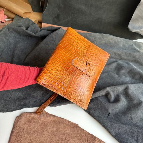 L-92 Leather Clutch Bag - Image 13