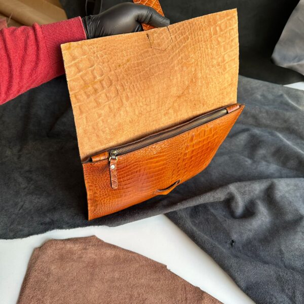 L-92 Leather Clutch Bag - Image 16
